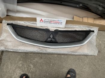 Mặt ca lăng xe Mitsubishi Grandis