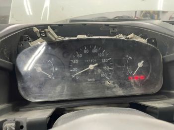 MR366071 cụm đồng hồ công tơ mét tốc độ trên táp lô taplo Jolie  có công tơ mét= ở giữa, nhiệt độ nước= ở bên phải, xăng nhiên liệu ở bên trái)