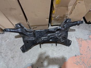 Xà cánh bướm đỡ máy Mitsubshi Lancer