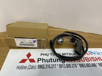 Công tắc báo gài cầu xe Mitsubishi Triton và Pajero Sport