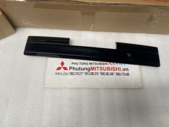 Ốp tay mở bưởng, cửa thùng sau xe Mitsubishi Triton 2019-2025