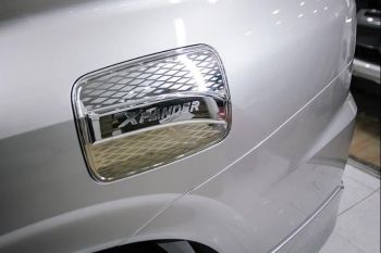 Ốp mạ nắp bình xăng, bình nhiên liệu xe Mitsubishi Xpander và Xpander Cross