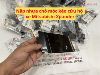 Nắp nhựa chỗ móc kéo cứu hộ xe Mitsubishi Xpander