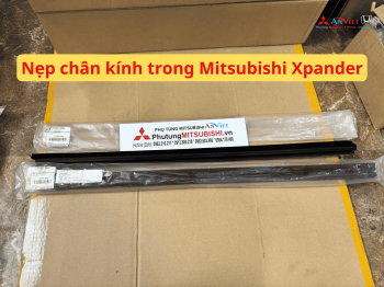 Nẹp chân kính trong xe Mitsubishi Xpander