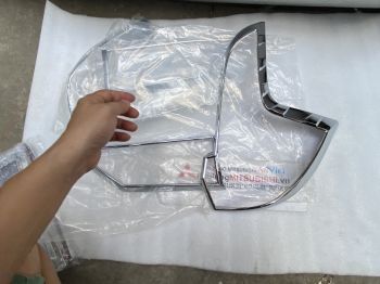 Ốp mạ trang trí đèn hậu xe Mitsubishi Xpander