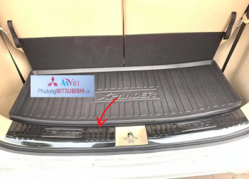 Ốp mạ chống trầy cốp xe Mitsubishi Xpander và Xpander Cross