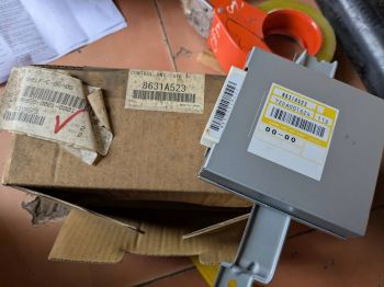 Hộp điều khiển hộp số Mitsubishi Zinger TZZA11