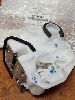 5715A909 Khóa ngậm cửa trước Lh  Mitsubishi Attrage  Mirager 5 giắc  - cơ cấu khóa cửa