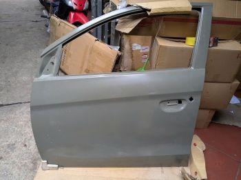 Cánh cửa trước Mitsubishi Attrage, Mirage bên Lh và rh (trái và phải)