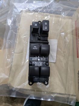 Công tắc lên xuống kính tổng cửa trước xe Mitsubishi Attrage, Mirage, Triton, Pajero Sport, Xpander