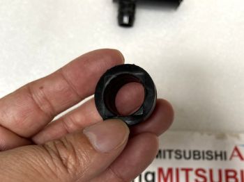 Gioăng, Phớt cao su để lắp mô tơ bơm nước rửa kính sử dụng cho xe Xpander, Attrage, XForce, Triton, Outlander, Zinger, Lancer, Jolie,...