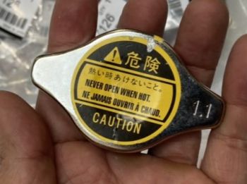 Nắp két nước dùng cho xe Xpander | DEKOSHI DK-MR597126 | MR597126