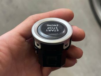 Công tắc start stop sử dụng cho xe Mirage, Attrage, Outlander, Outlander Sport, Triton, Pajero Sport