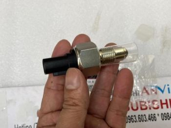 Công tắc báo lùi sử dụng cho xe Xpander - Hàng nhập khẩu chính ngạch