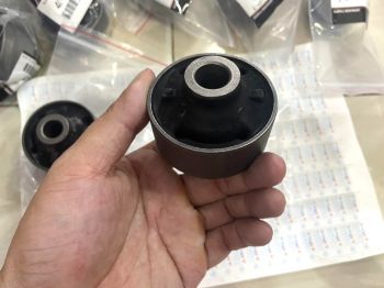 Cao su ắc càng A sử dụng cho xe Xpander - Hàng nhập khẩu chính ngạch 4013A426, 54570W000P, 4013A395