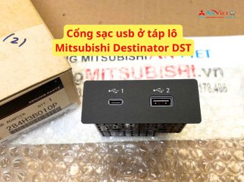 Cổng sạc usb ở táp lô Mitsubishi Destinator DST 284H3B010P