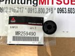 Cao su giảm chấn capo lắp trên capo Mitsubishi Destinator DST MR259490