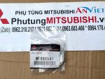 Nút bịt thép tròn trên lốc máy xe Mitsubishi Destinator DST MF665541