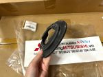 Cao su đỡ đệm lò xo giảm xóc trước phía dưới xe Mitsubishi Destinator DST 4040A442