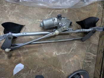 Mô tơ gạt mưa trước và Cơ cấu thanh giằng gạt mưa trước Xe Mitsubishi Outlander 2016-2024	8250B085 8250A609 8251A065