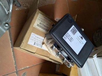 Cụm bơm ABS Mitsubishi Outlander