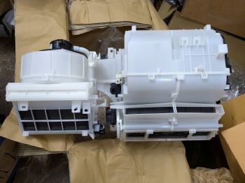 Cụm hộp đựng quạt dàn lạnh, dàn sưởi trong táp lô Mitsubishi Outlander