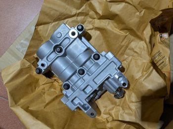 Cụm trục cân bằng đối trọng và Bơm dầu Mitsubishi Outlander 2.4