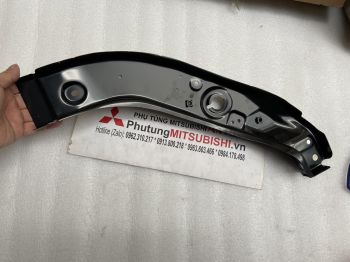 Xương đỡ đèn pha xe Mitsubishi Outlander