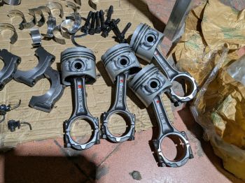 Bộ piston xéc măng và tay biên máy động cơ 2.5 4d56u Xe Mitsubishi Triton 2008-2019 Xe Mitsubishi Pajero Sport 2010-2018 1110C313 1110C316 1110A593 1110A594 1110A561 1110B977 1115A343 1115a035 