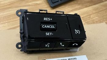 Công tắc cruise control và công tắc âm lượng  ở vô lăng Xe Mitsubishi Xforcer 2024-2026, Mitsubishi DESTINATOR 2025-2026, Mitsubishi Pajero Sport  2022-2026 8616A186 8602A231 8602A187 8602A093 8616A186 8602A099 8602A098 8616A034 8616A033 8616A043 