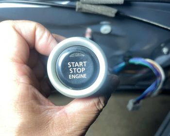 Công tắc Start Stop động cơ xe Mitsubishi Attrage, Mirage, Triton, Pajero Sport, Outlander