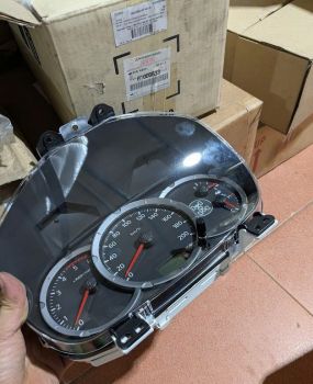 Cụm đồng hồ công tơ mét táp lô Mitsubishi Pajero Sport