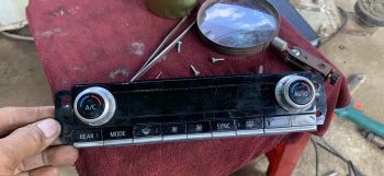 Cụm công tắc điều khiển điều hòa táp lô xe Mitsubishi Pajero Sport hàng bãi