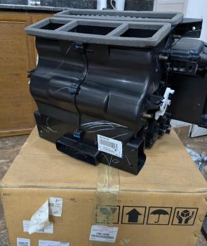 Cụm hộp đựng dàn lạnh, dàn sưởi trong táp lô Mitsubishi Triton, Pajero Sport