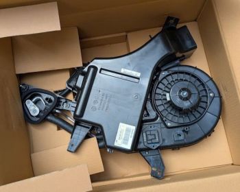 Cụm hộp quạt gió dàn lạnh sau bên hông Mitsubishi Pajero Sport