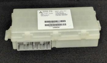 Hộp etacs Mitsubishi Pajero Sport, hộp Body Pajero Sport dưới hộp cầu chì trong táp lô xe 8637b271 