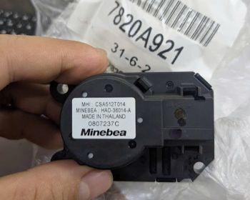 Mô tơ điều khiển chỉnh gió điều hòa trong táp lô xe Mitsubishi Pajero Sport và Triton