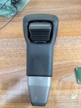 Tay nắm cần đi số Xe Mitsubishi Pajero Sport 2010-2018 2410A031XC 2410a081xa 2410A088XA 2470a011xa 2470a013xb