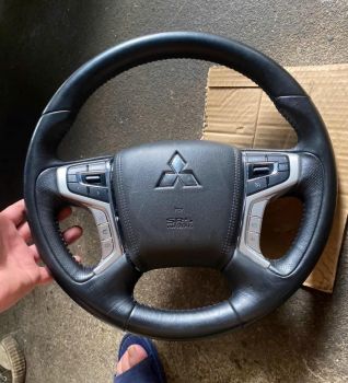 Vô lăng xe Mitsubishi Pajero Sport và Triton