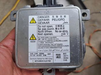 Hộp điều khiển đèn pha (ba lát) Mitsubishi Pajero v93  v97 v98 hàng bãi