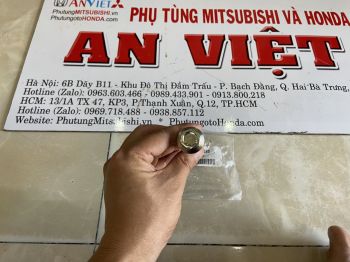 Suốt phanh xe Mitsubishi Pajero