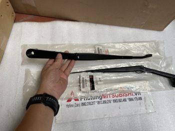 Tay cần gạt mưa xe Mitsubishi Pajero
