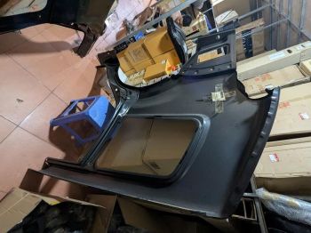 Xương hông sau Mitsubishi Pajero v93