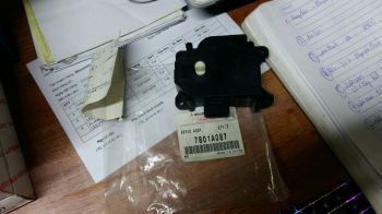 Mô tơ nóng lạnh xe Mitsubishi Grandis