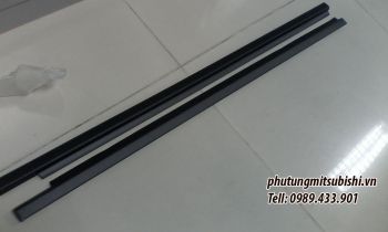 Nẹp chân kính xe Mitsubishi Pajero