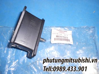 Cao su chân máy xe Mitsubishi Pajero