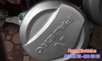 Ốp lốp dự phòng xe Pajero