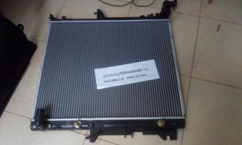 két nước làm mát xe mitsubishi Triton