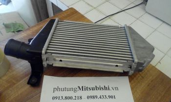 Két làm mát Tu bô xe mitsubishi Triton