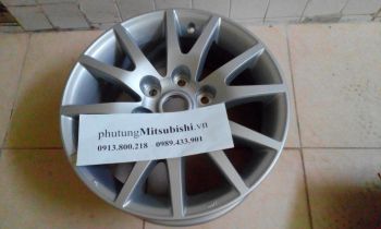 La zăng xe Mitsubishi Pajero Sport